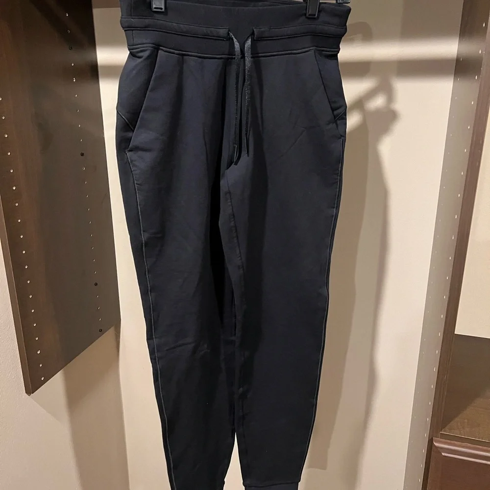 Lululemon Athletica Black Sweatpants with Elastic Waistband